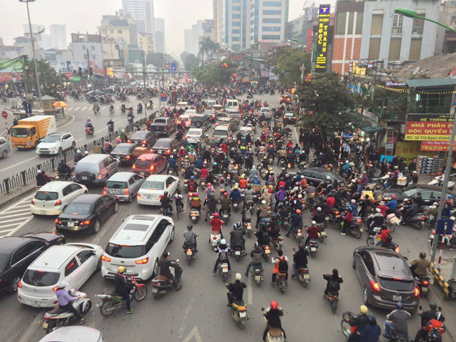 Phó Thủ tướng Trương Hòa Bình yêu cầu các địa phương tiếp tục đảm bảo trật tự an toàn giao thông trong những ngày cao điểm còn lại của Tết Nguyên đán Mậu Tuất và mùa lễ hội xuân 2018 (Thời sự chiều 18/02/2018)